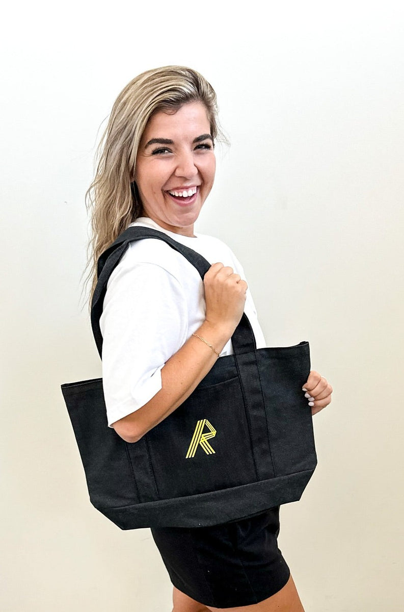 Purse with cheap r logo